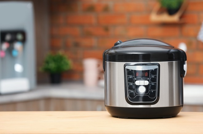 A close-up of a pressure cooker

Description automatically generated