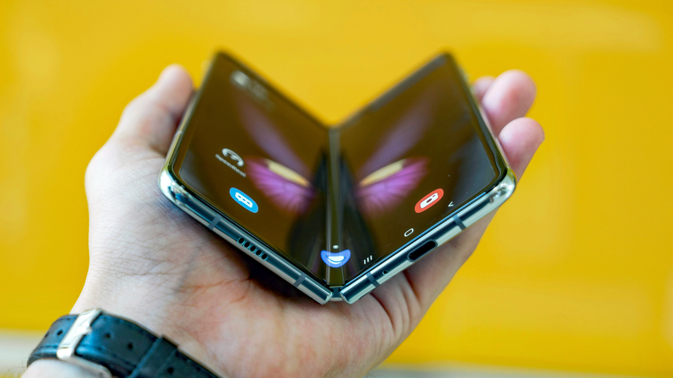 Folding Phones: The Ins and Outs of Flexible Smartphone Tech
